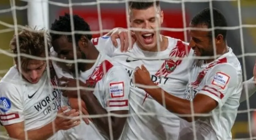 EL KAABİ VE DİOUF'UN GÖZÜ KRALLIKTA...