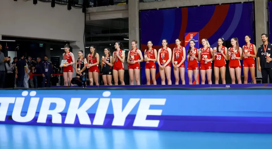 GENÇ SULTANLAR DÜNYA İKİNCİSİ...