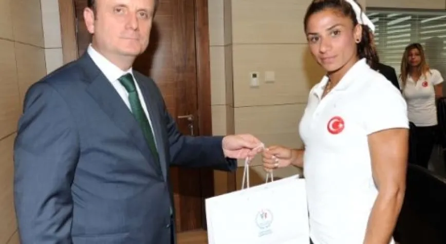 GENEL MÜDÜR ATLETLERLE!