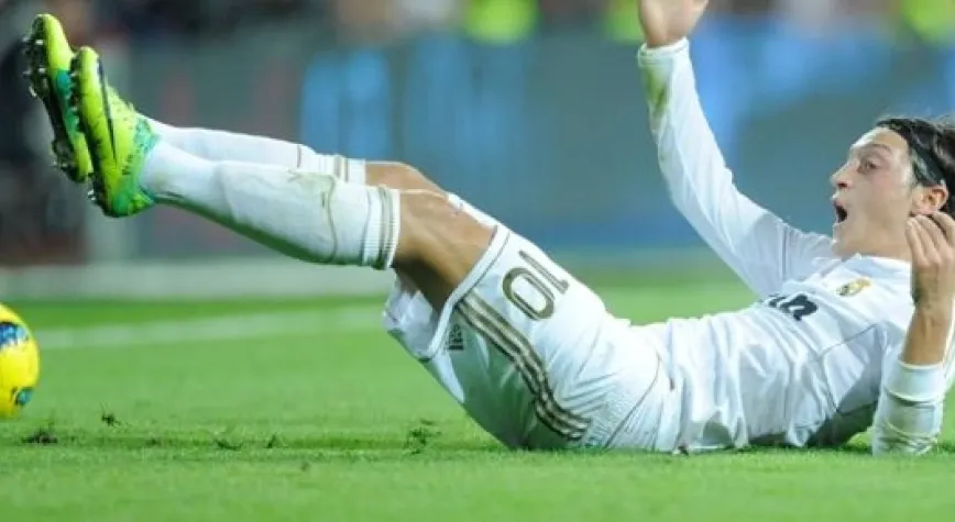  MESUT ÖZİL RESMEN ARSENAL'DE!..