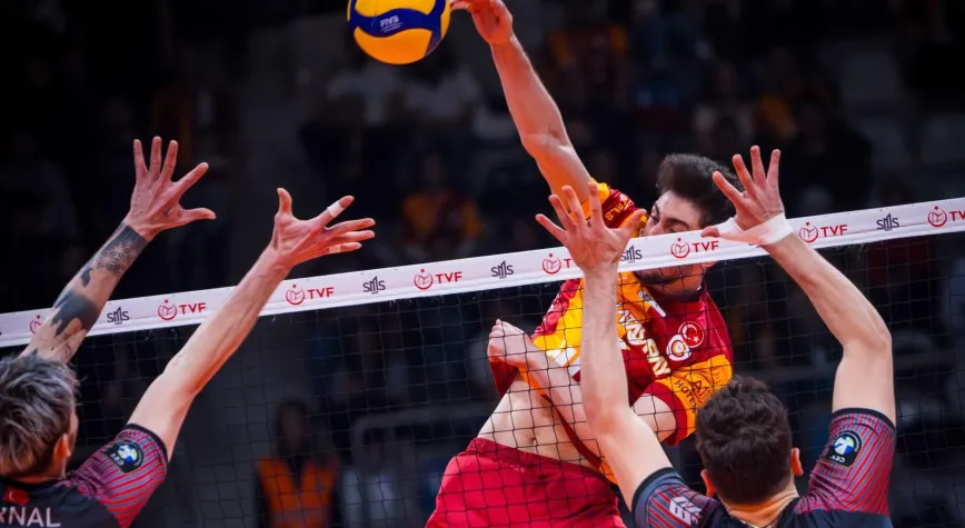 VOLEYBOL ERKEKLERDE FİNALİN İLK KAZANANI ZİRAAT BANKKART